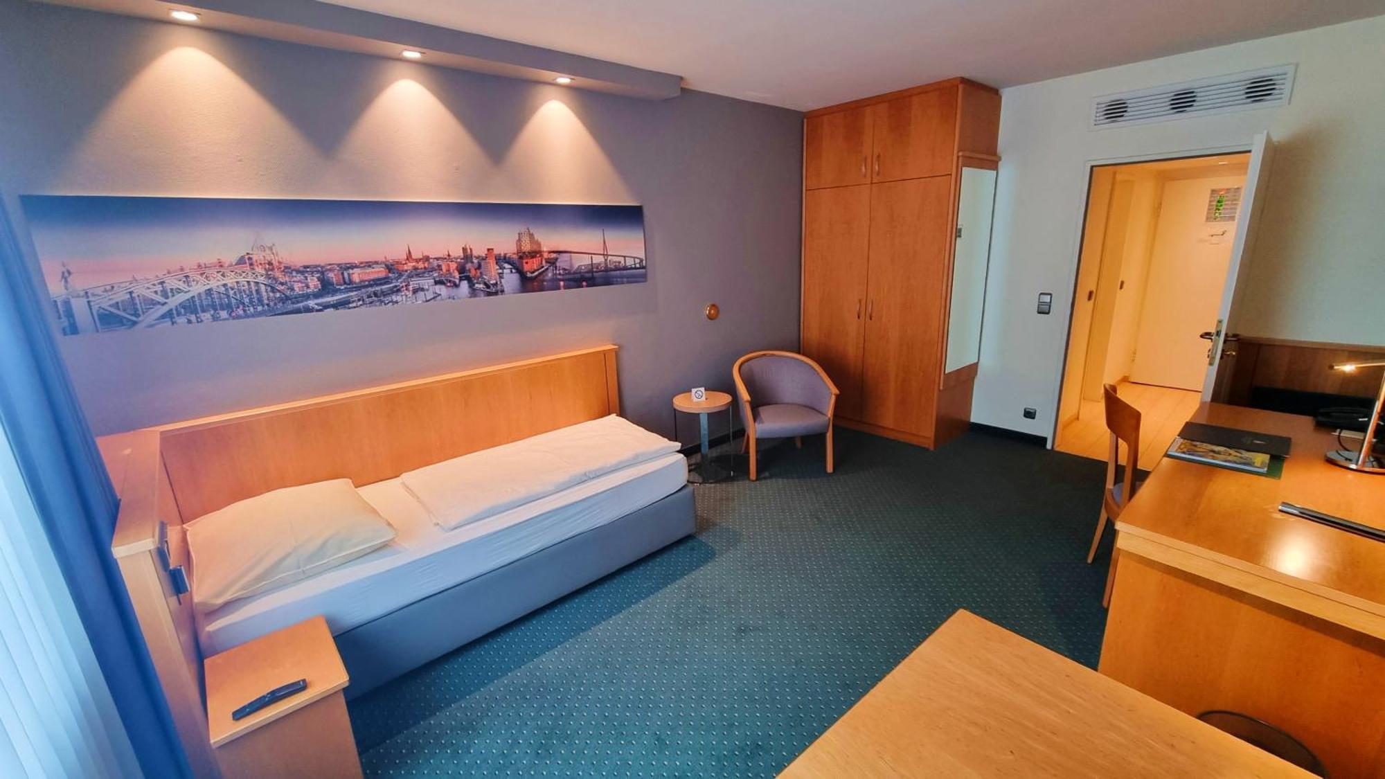 Hotel Panorama Hamburg-harburg 4*